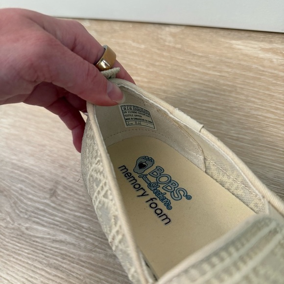 Bob's from Sketchers Memory Foam Cream Beachy Espadrilles Sz 9 Vacation Coastal - Picture 8 of 8